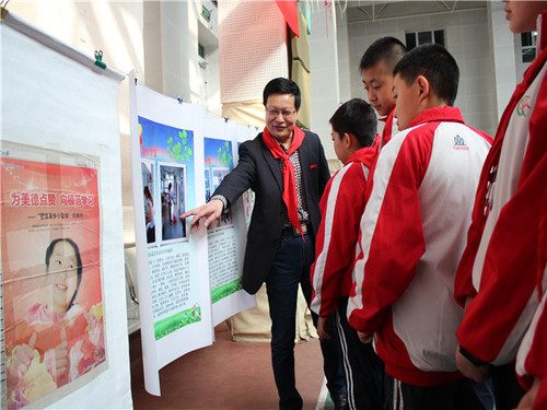 层信息--六师五家渠一小开展学雷锋 找榜样 树