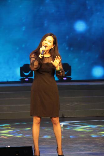 2.杨晓的《嗨歌》