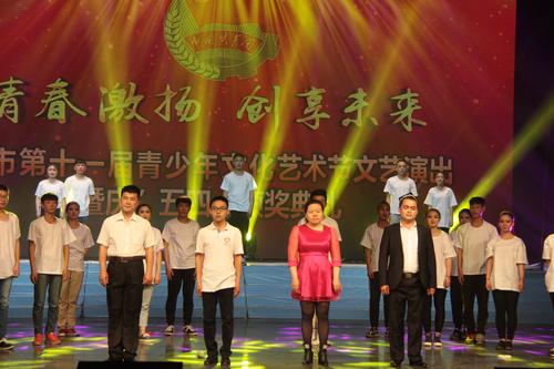 6、情景表演《爱在青春闪光时》