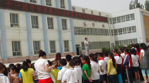 十一团中学开展“防火疏散演练”活动1