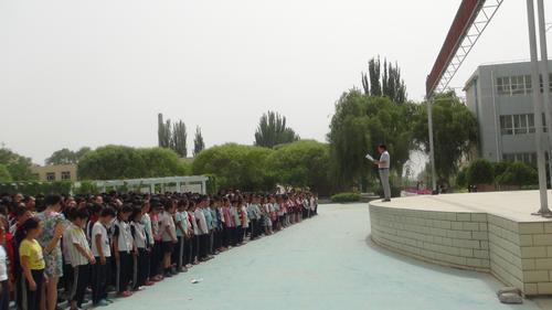 十一团中学开展“防火疏散演练”活动2