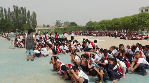 十一团中学开展“防火疏散演练”活动3